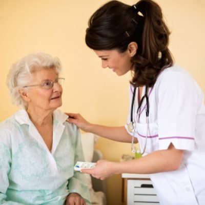 enfermeiro-preparo-e-administração-de-medicamento-faculdade-atualiza